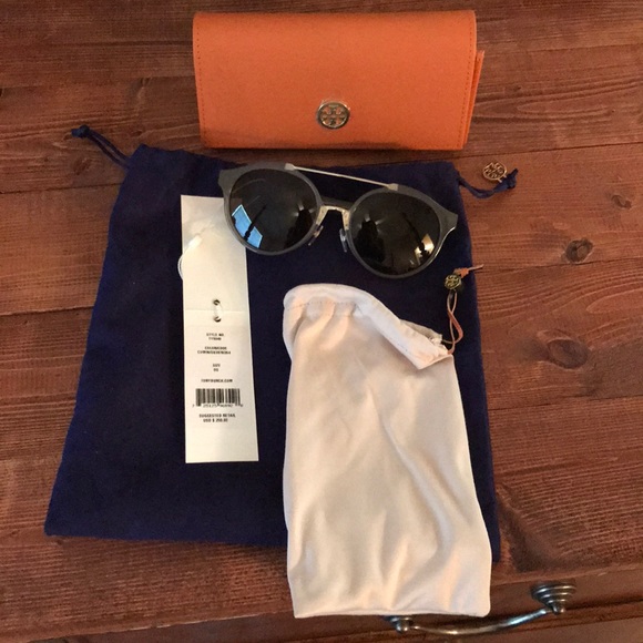 Tory Burch Accessories - NWT Authentic monochromatic Tory Burch sunglasses